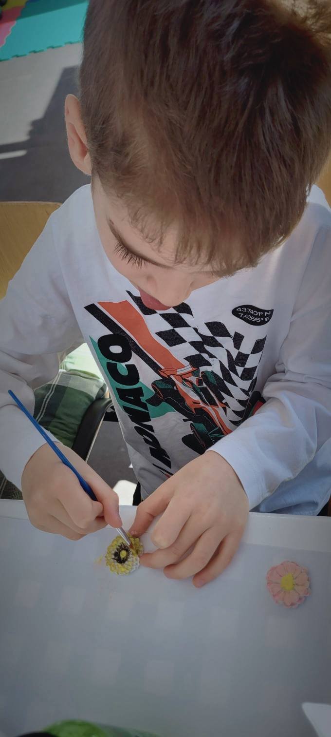 Edugreen afterschool copil desen closeup 12